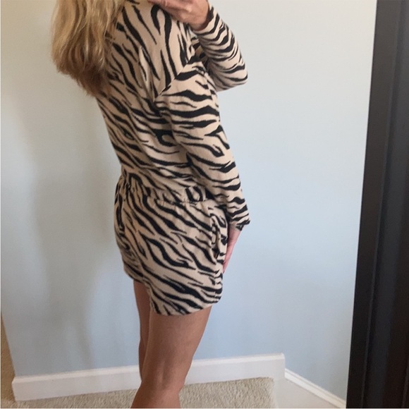 Animal Print 2 Piece Loungewear Set - Picture 4 of 9